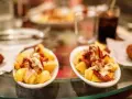 Patatas bravas y croquetas, perfectas para saber donde comer en Barcelona.