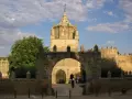 Entrada al monasterio de Veruela, con su imponente arco de piedra y torre central.