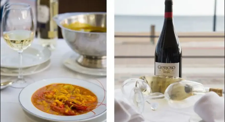 Paella y vino en Islantilla. Descubre dónde comer en Islantilla y disfruta de esta deliciosa combinación.